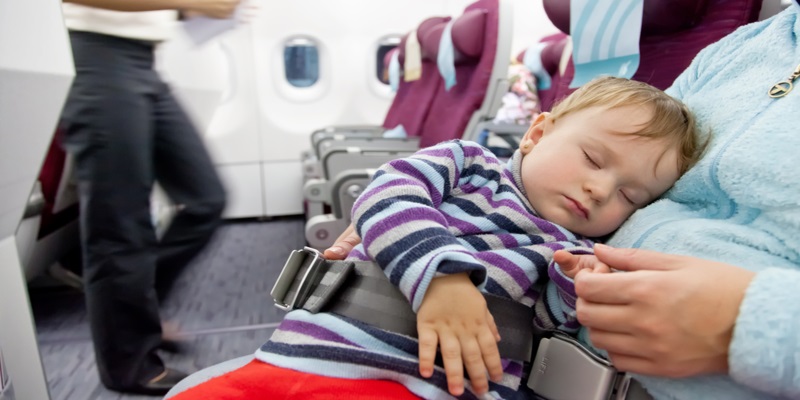 neonati in aereo